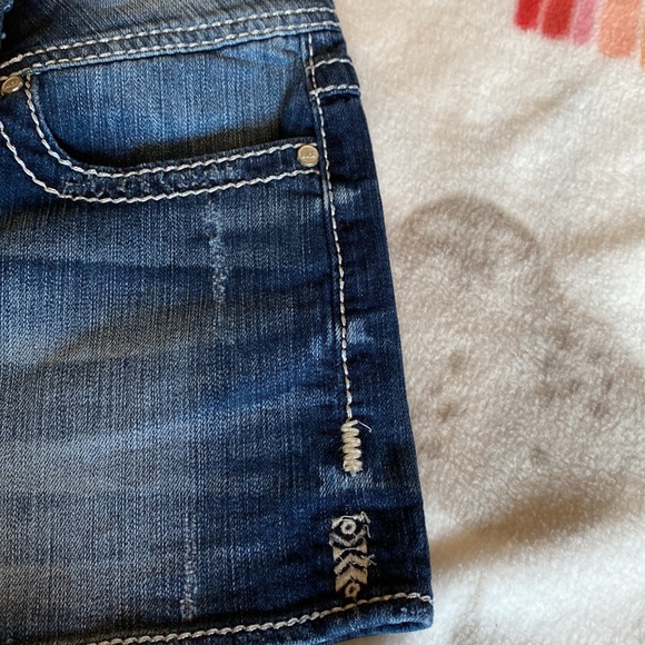 BKE Culture size 28 Jean shorts. Like new - Picture 5 of 10